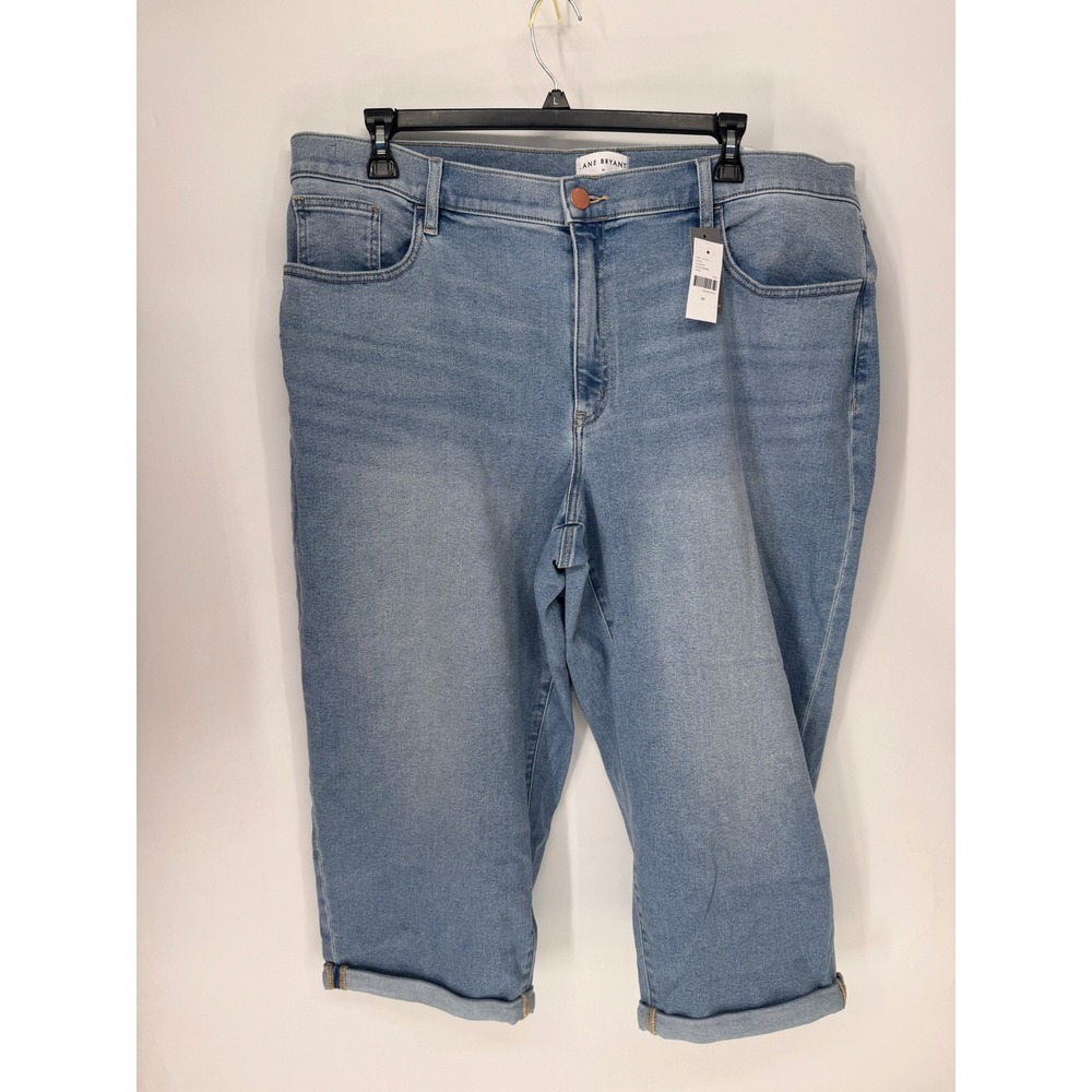 Lane Bryant Capri Women 20 Light Wash NWT Boyfriend Mid-Rise Cuffed Stretch